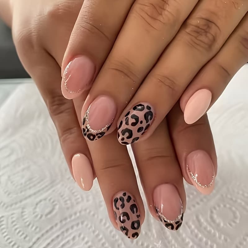 TEMU 24pcs Short Round Autumn And Winter Wearable False Nails With Print