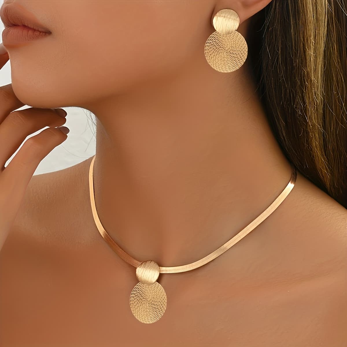 TEMU 2pcs Set New Temperament Elegant Necklace + Earrings Women's Jewelry Set Fashion Golden Flat Snake Chain Geometric Spiral Round Pendant Design Clavicle Chain Daily Holiday High-end Gift Additions