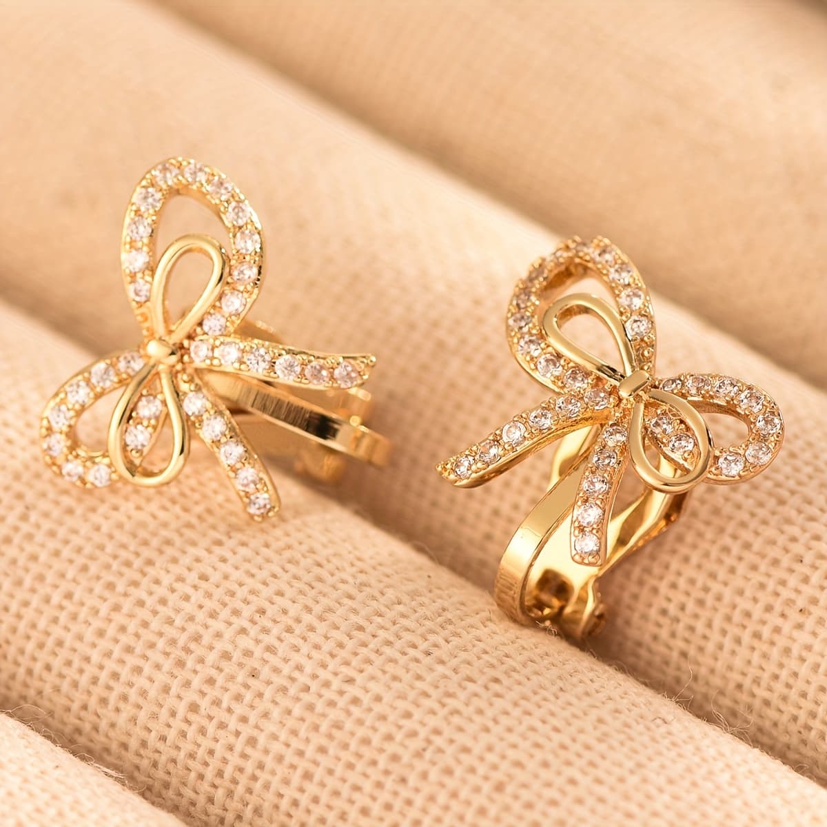 TEMU 1 Pair Sweet Bow-shaped Synthetic Zirconia Clip-on Earrings For Women - Trendy & Elegant Non-piercing Ear Cuffs, Luxury Minimalist Jewelry For Daily Wear, Accessory & Valentine's/birthday Gift