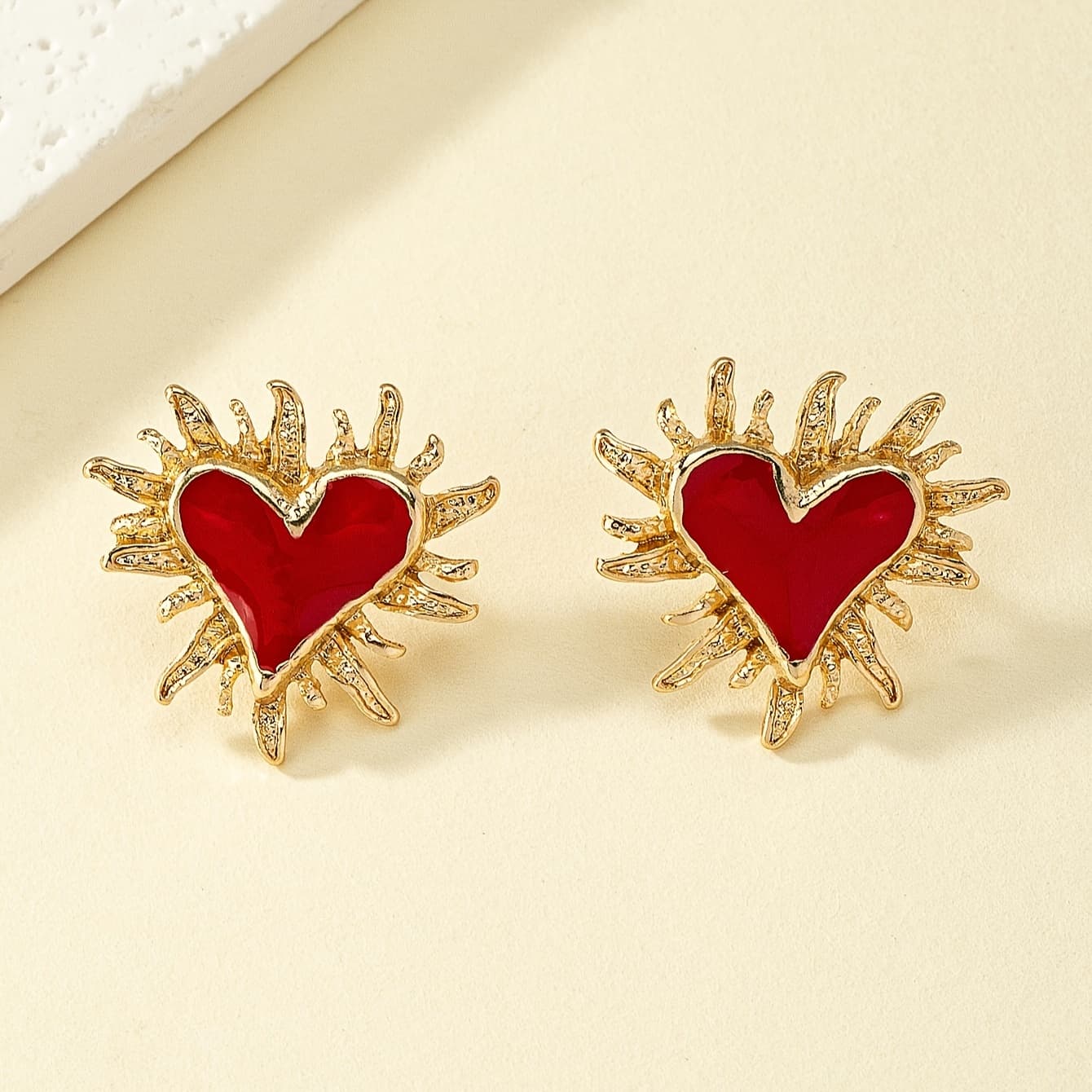 TEMU A Pair Of New Fashionable And -shaped Alloy Earrings, Featuring Delicate And Compact Red Hearts, Perfect For Valentine's Day Wear