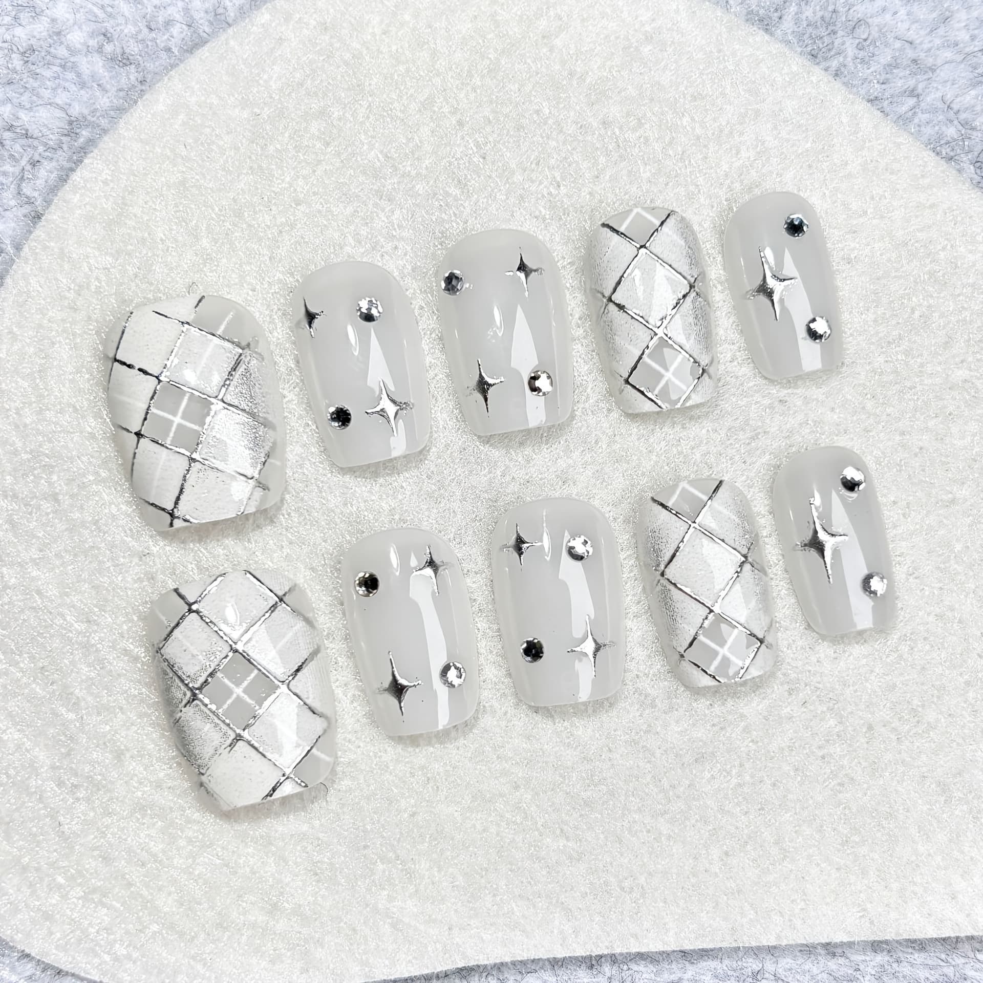 TEMU Completely Handcrafted Set Of 30 Short Square False Nails, Featuring A White And Design, Perfect For Parties, Detachable And Reusable, Ideal As A Gift For Women
