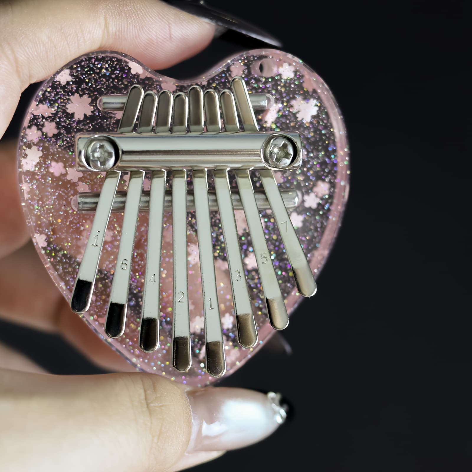 TEMU Love-shaped 8-key Cherry Kalimba Pendant, Easy To Carry, No Odour, Cute Musical Instrument Pendant Key Chain Accessory, A For Gifts