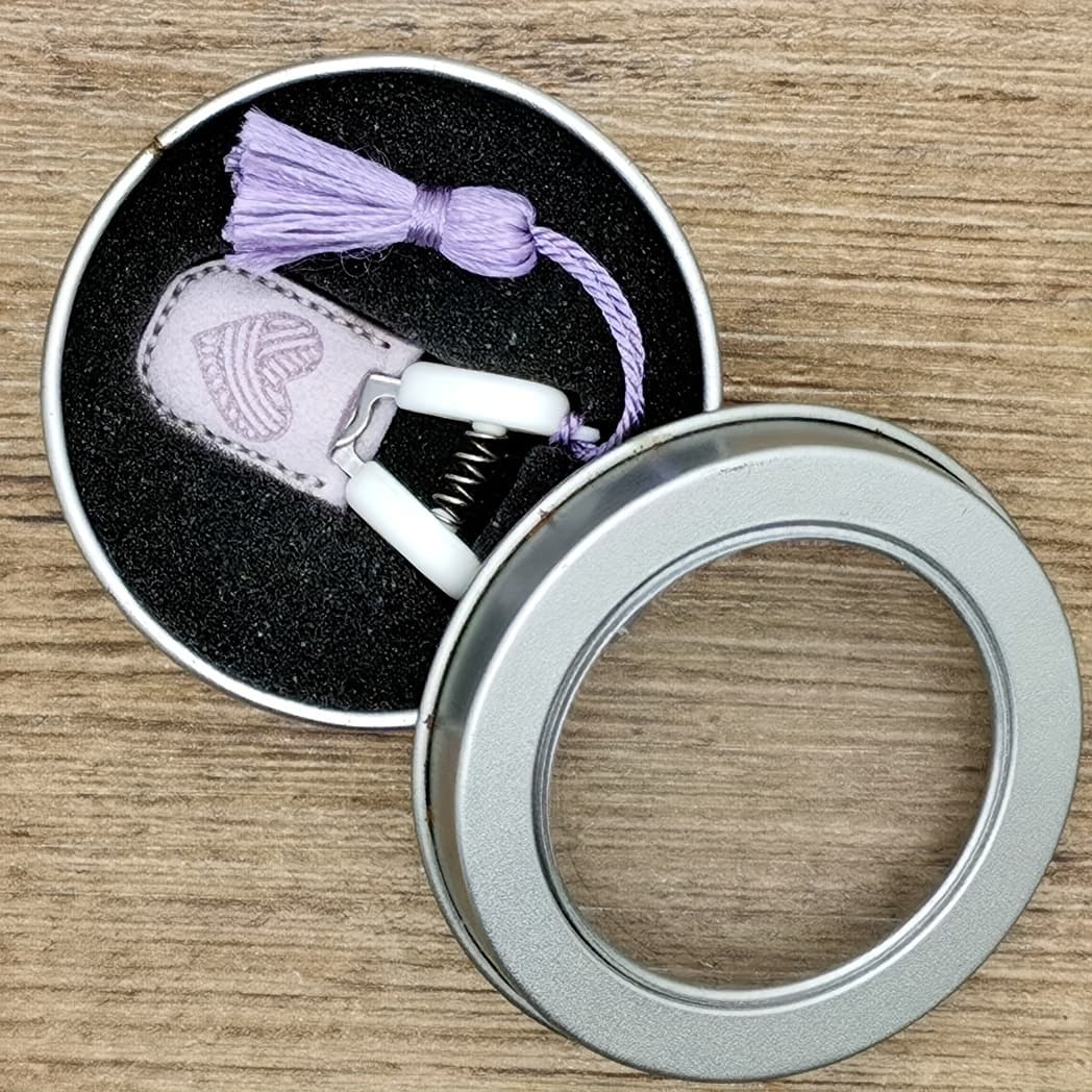 TEMU 1pc Mini Scissors And Yarn Hook Enthusiast Storage Box, Ideal Gift For Crochet Lovers