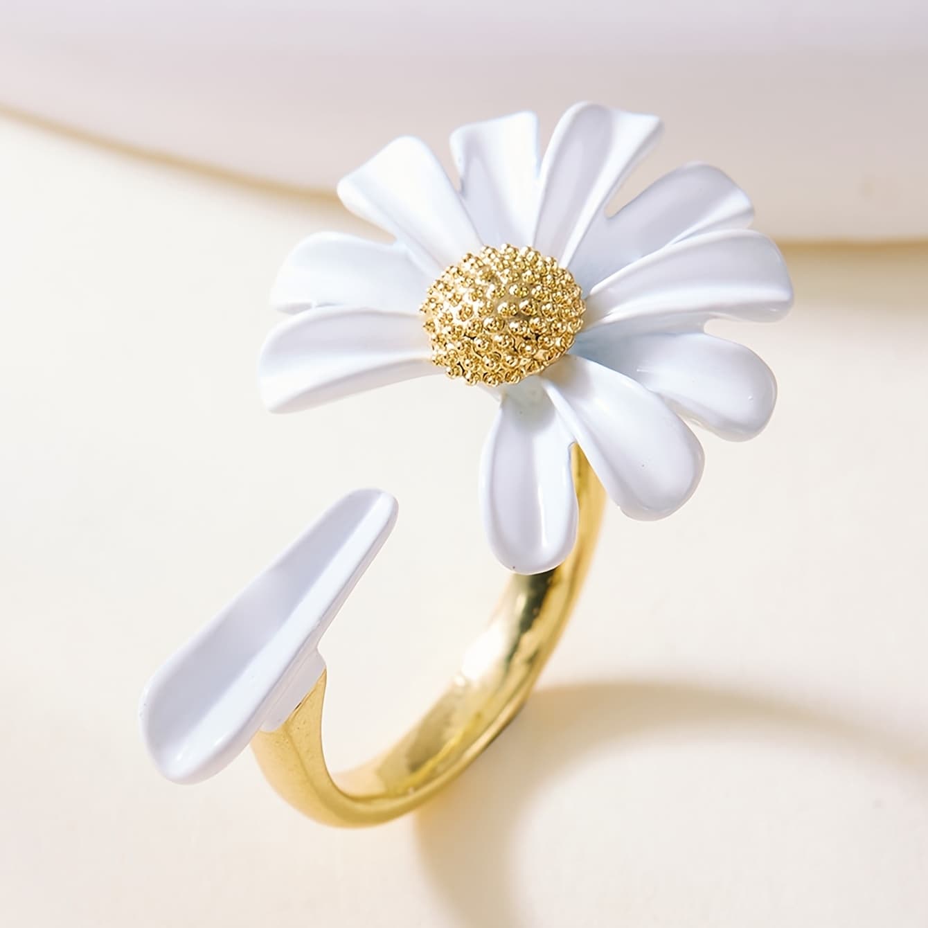 TEMU 1pc Style Sweet Elegant Small Daisy Women's Holiday Birthday Date Party Vacation Shopping Daily Accessory