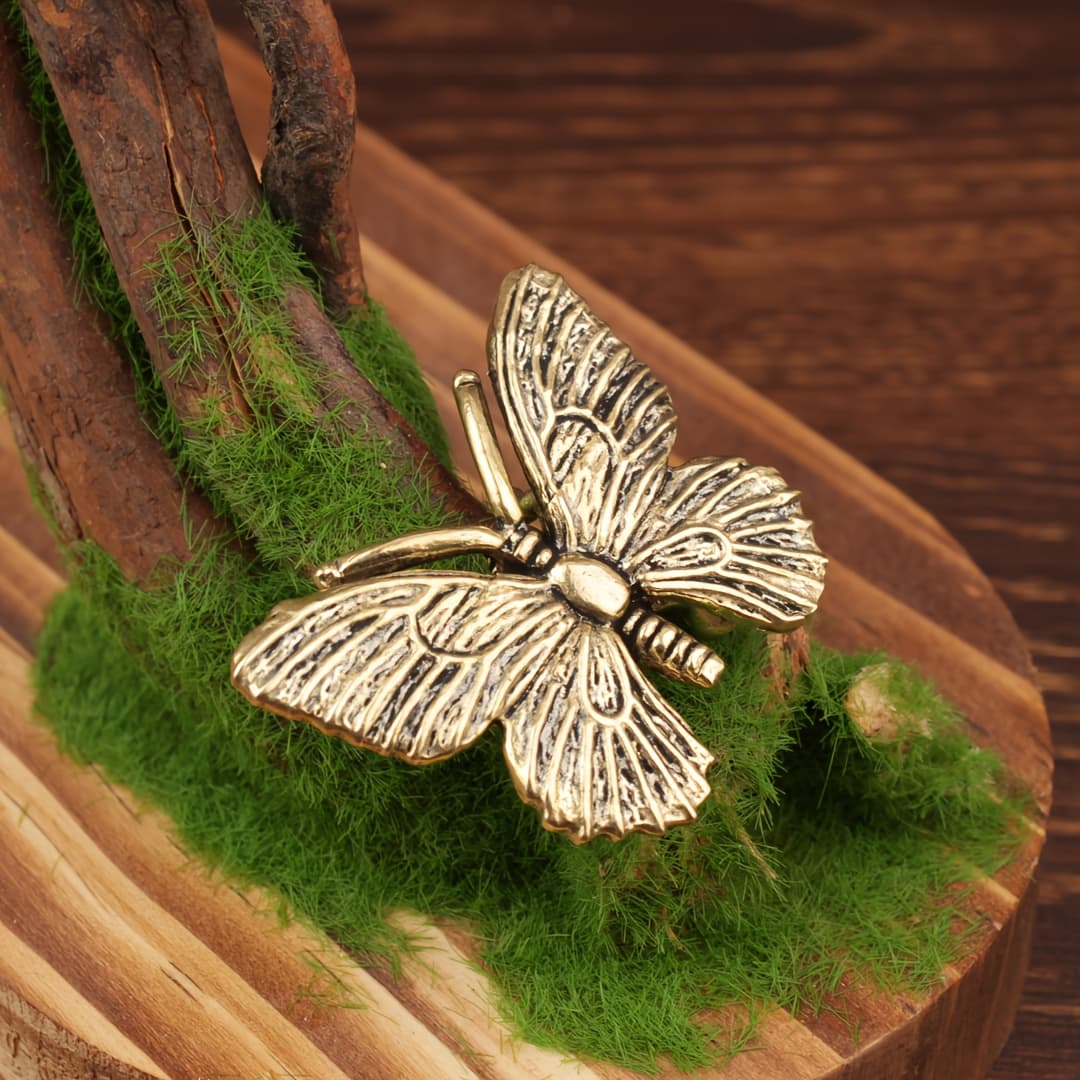 TEMU Antique Brass Realistic Figurine - Vintage Metal Insect Decor With Translucent Wings For Home, Office, Wedding & Party Decoration - Lifelike Small Flying Insect Ornament ()