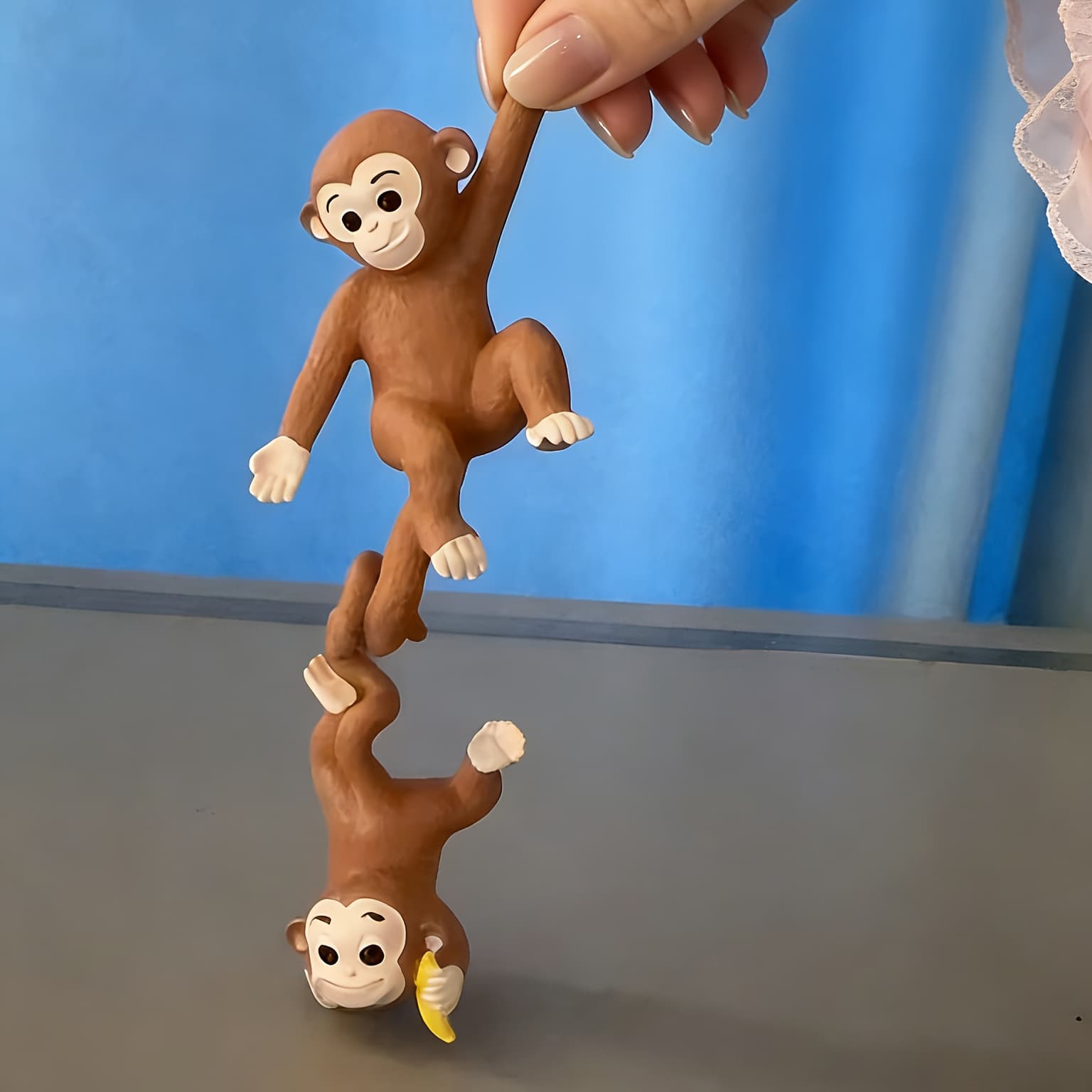 TEMU 2pcs Small Hanging Monkey Statue, Suitable For , Gardens, And Patios; Resin Craft.