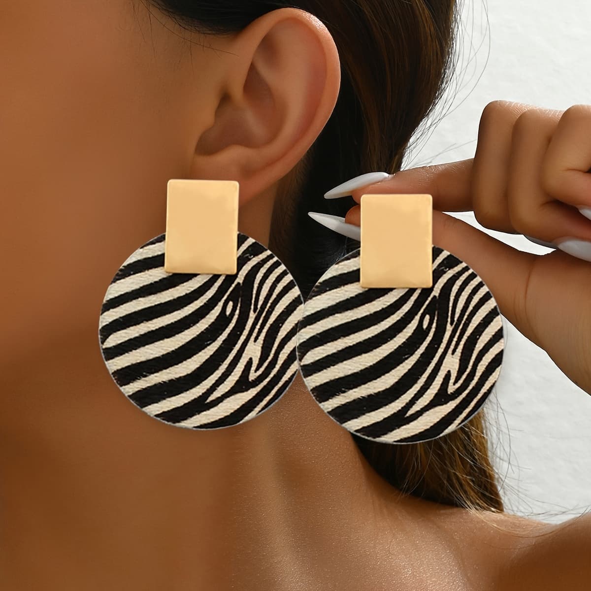 TEMU 1 Pair New Zebra Print Geometric Round Acrylic Board Fashion New Autumn Winter Earrings