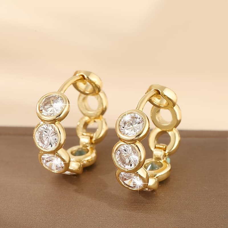 TEMU A Luxurious And Elegant Copper-inlaid Synthetic Zirconia Geometric Hollow Ear Cuff Design Exudes A Fashionable Style, Perfect For A Date Gift For Ladies.