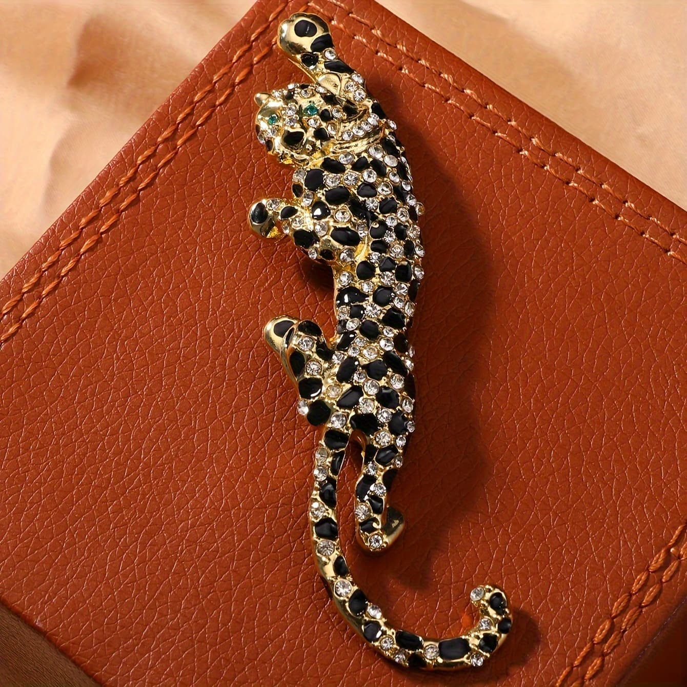 TEMU 1pc Fashion Leopard Design Alloy Brooch Suitable For Women' Wear Clothing Additions