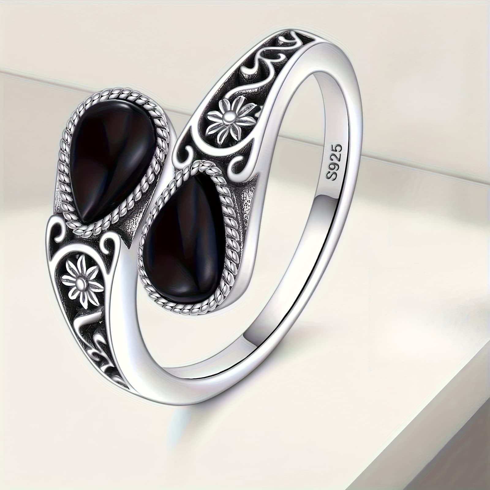 TEMU S925 Pure Silvery Black Onyx Vintage Adjustable Statement Ring - Hypoallergenic Nickel-free Women's Thumb Jewelry, Product Weight (3g)
