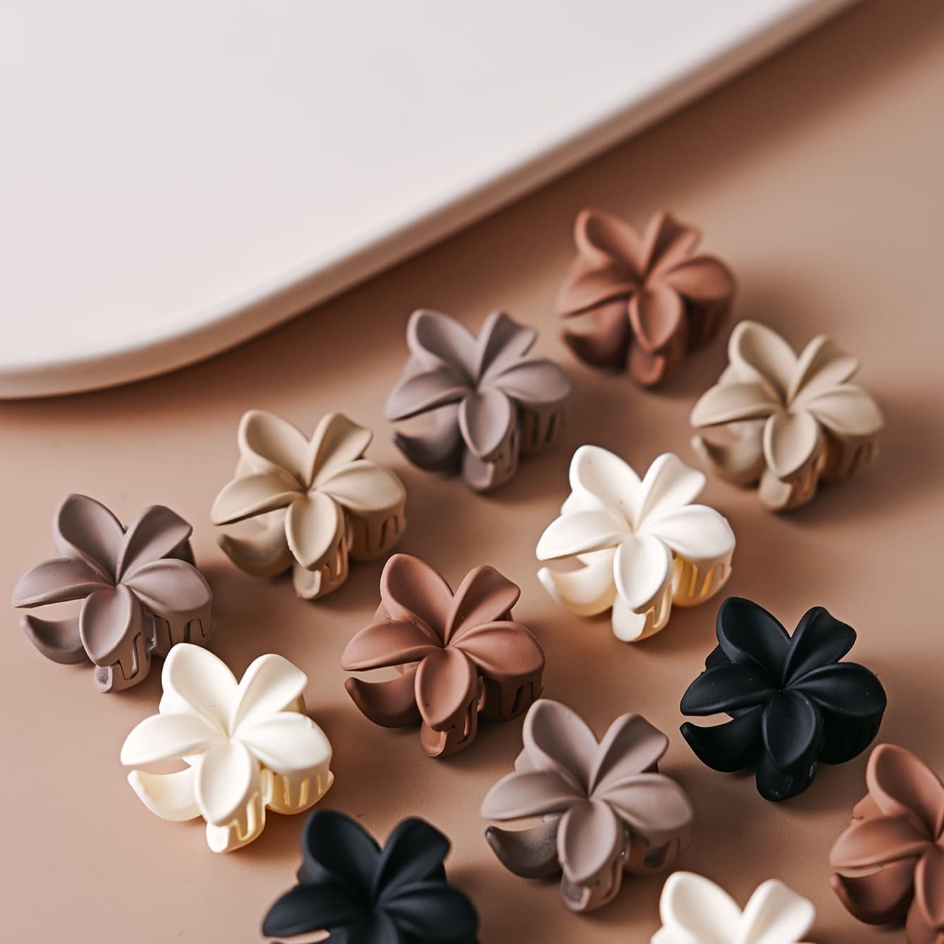 TEMU 25pcs Of Frangipani Shark Clips Small Non-slip Broken Hairpins Commuting Dating Hair Additions Female Finishing Tool Portable Hairpin Set