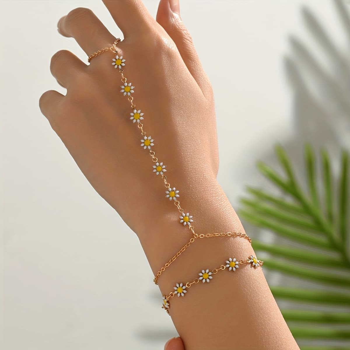 TEMU 2pcs Daisy Theme Hand Chain For Women Easy Flower Ring Bracelet Hand Chain Stackable Exquisite Trendy Jewelry Gifts For Women Lady