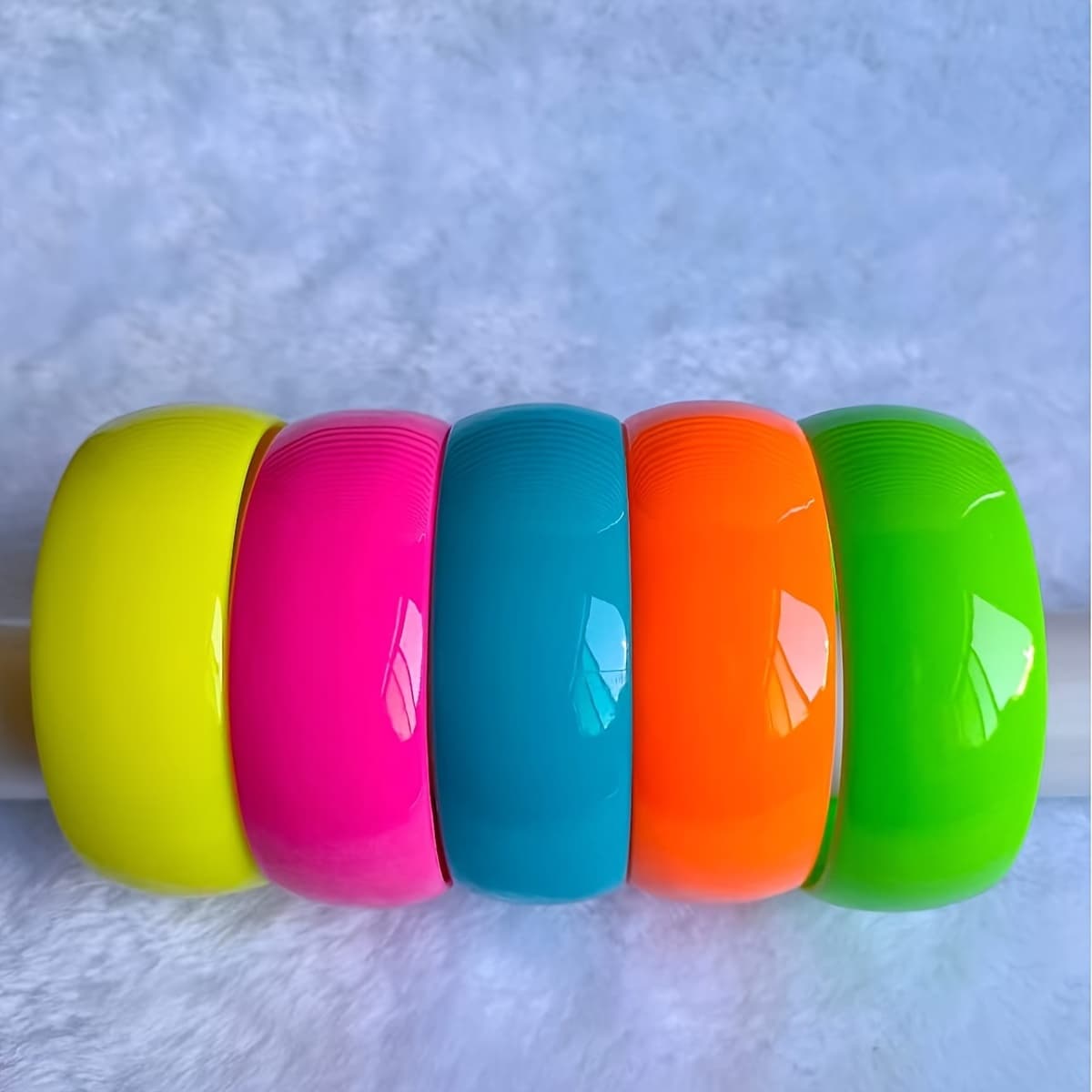 TEMU 5pcs Cute And Delicate Acrylic Bracelet Set - Geometric Colorful Plastic Bracelets, Featuring A Lovely And , Perfect For Daily Wear And Parties, An Accessory