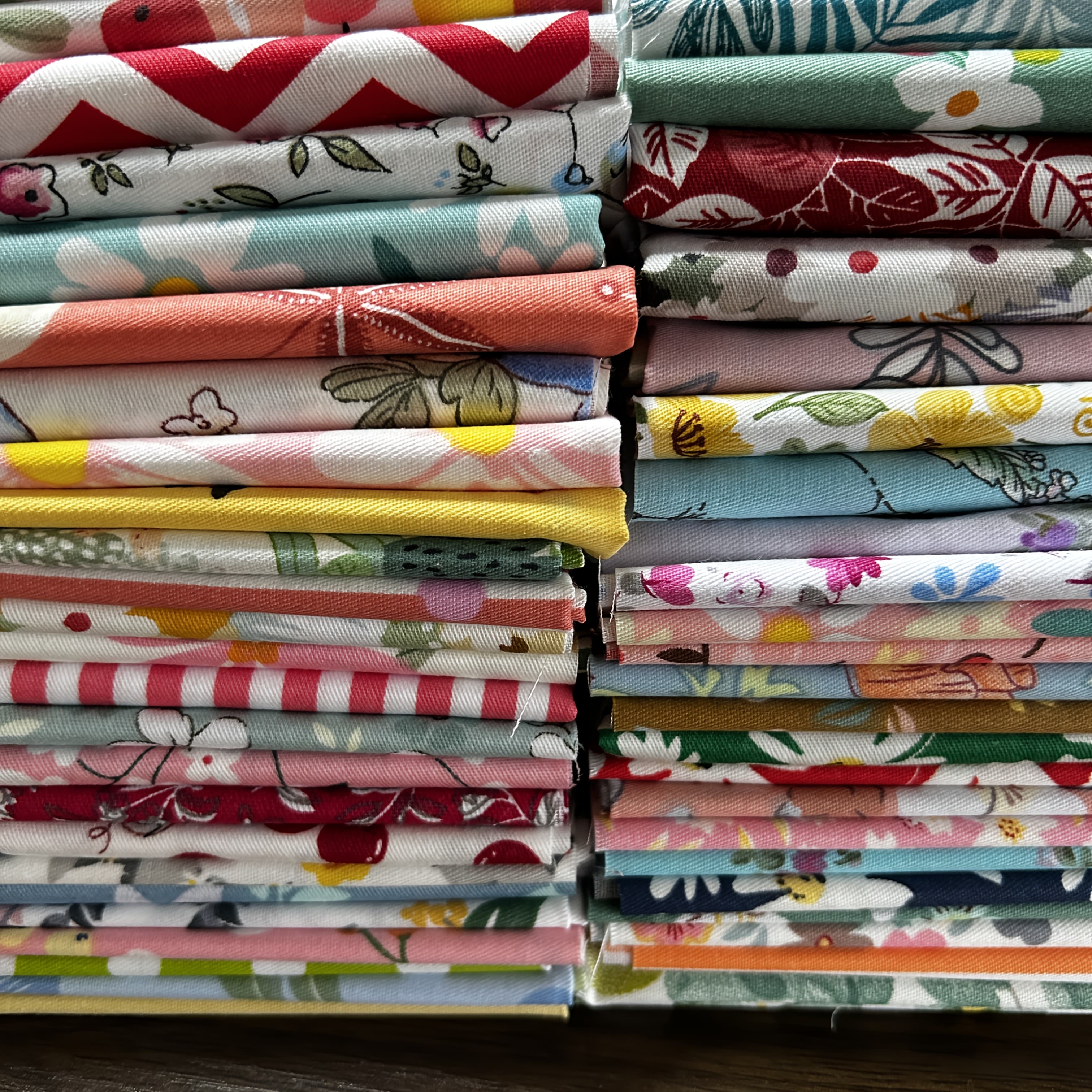 TEMU 50pcs 10in Quilting Fabric Squares 100% Cotton Precut Quilt Sewing Floral Fabrics For Craft Diy (10*10 Inches, 50pcs) Random Color