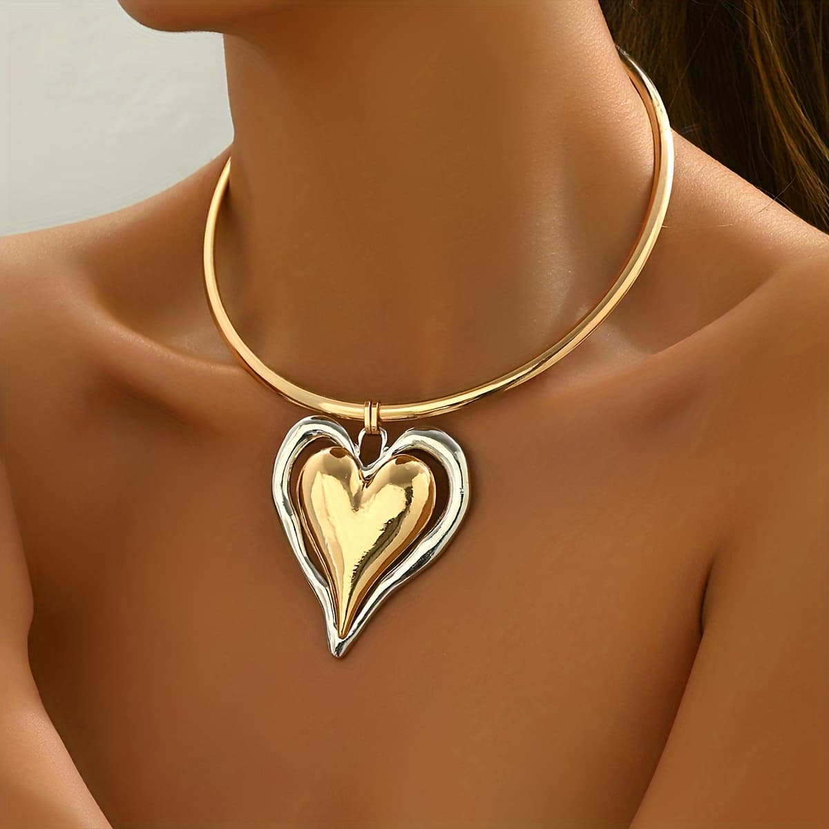 TEMU A Simple And Stylish Glossy Fine Collar Necklace With A Heart Pendant, Perfect For Ladies' Daily Parties.