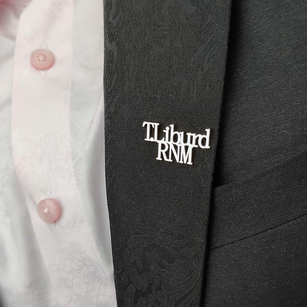 TEMU Custom Minimalist Fashion Name Brooch Personalized Couple Lover Brooch Stainless Steel Nameplate Gentleman Brooch Men's Elegant Fashion Jewelry Language To English