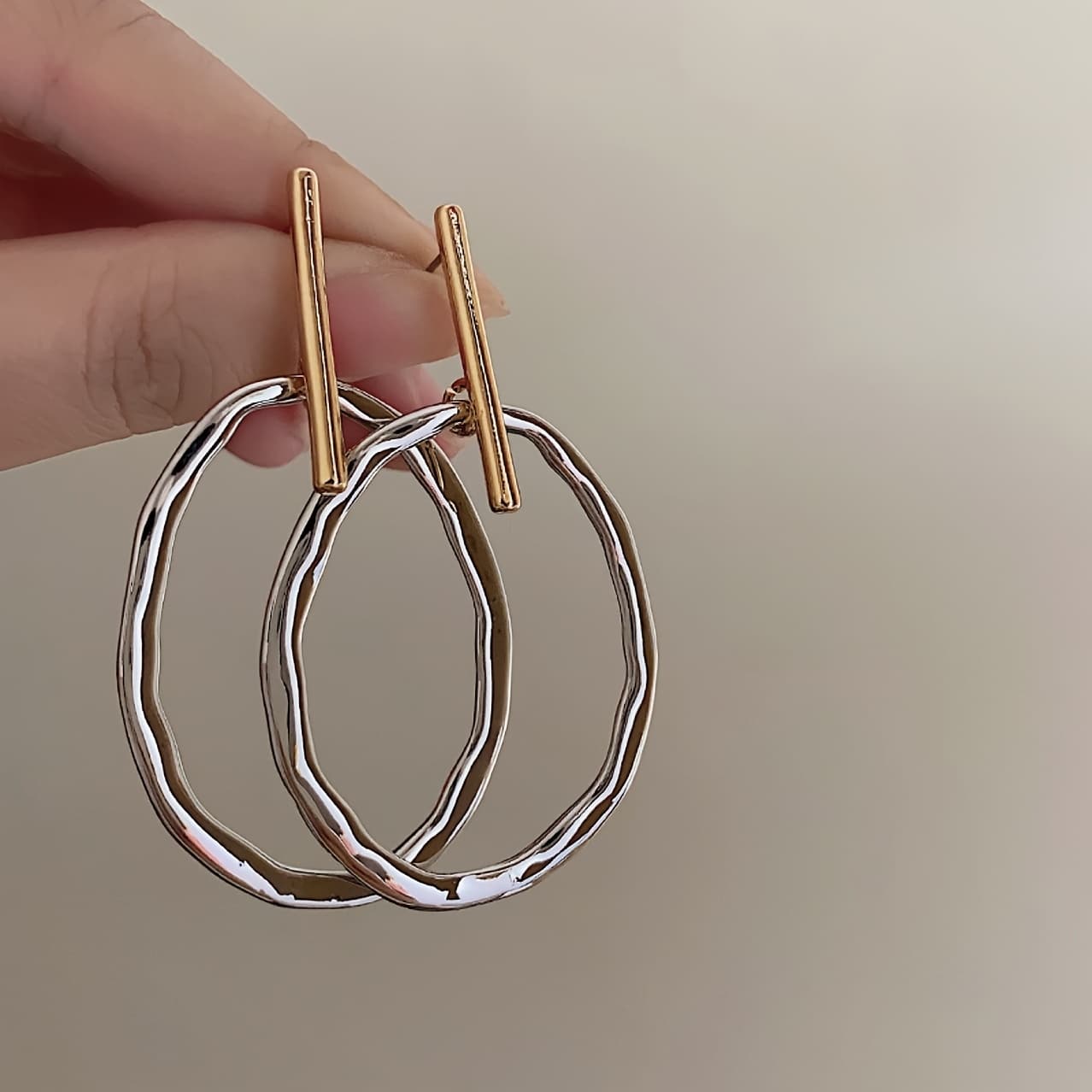 TEMU A Pair Of Metal Oval-shaped Earrings For Women, Stylish And Versatile With A Easy Yet Elegant Design