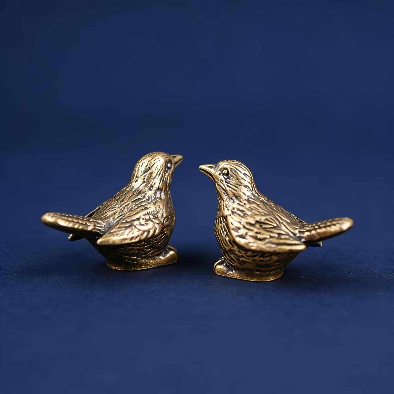 TEMU 2pcs Retro Metal Sparrow Statue Elegant Bird Statue Suitable For Home And Office Desktop Decoration Retro Golden