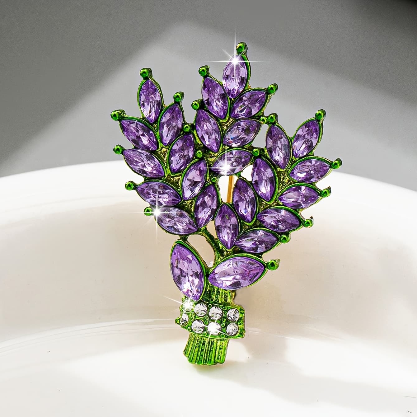 TEMU An Elegant And Sweet -encrusted Lavender Brooch, A Women's Accessory For Holidays, Birthdays, Dates, Balls, Banquets, Weddings, Parties, Vacations, Shopping, And Daily Commutes