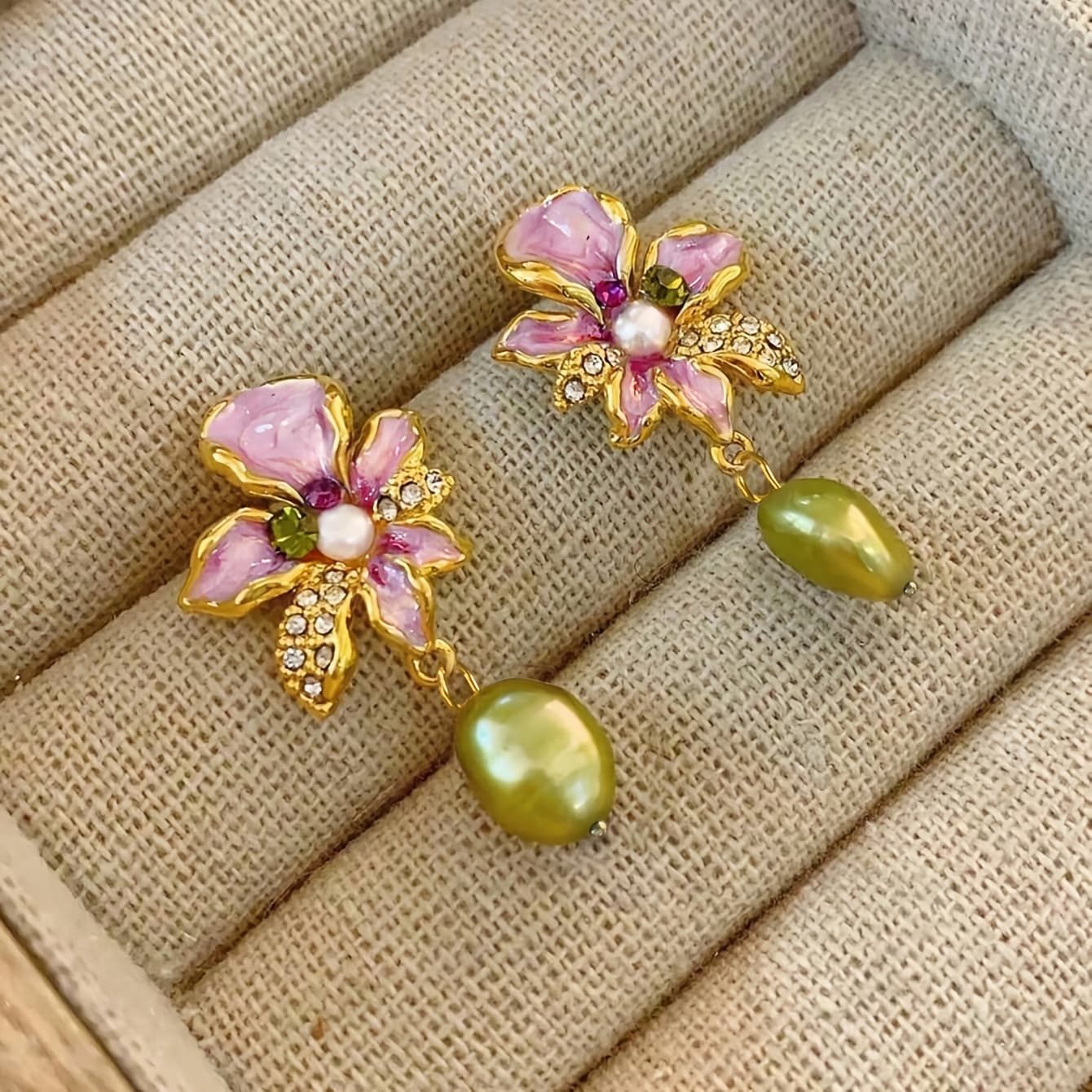 TEMU 2pcs Elegant Ladies' Flowers Oil Inlaid With Light Luxury Fashionable Copper Earrings, Suitable For Daily And Graduation Season Travel Cheap Stuff