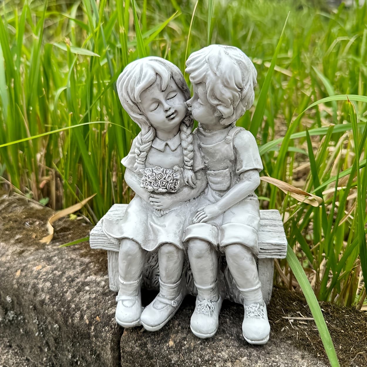 TEMU 1pc Classic Resin Couple Statue - On Bench Design For Outdoor Garden & Decor, Ideal For Valentine's Day, No Electricity Required