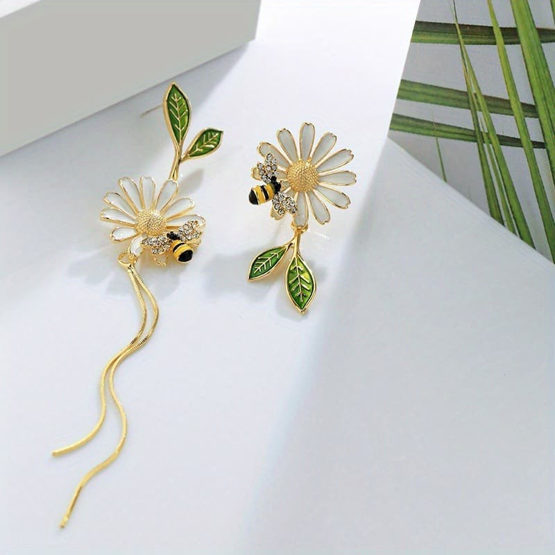 TEMU 1 Pair Of Fashionable Daisy Leaf Bee Earrings, Cute Asymmetrical Earrings, Suitable For Daily Vacation Wear And Birthday Party Gifts