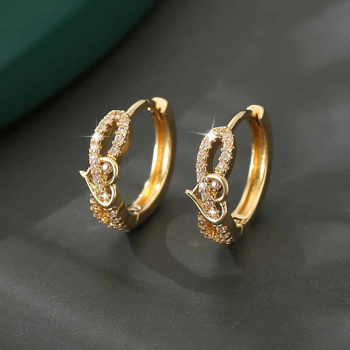 TEMU -shaped Women's Ear Studs With Hollow Zirconia Heart Earrings