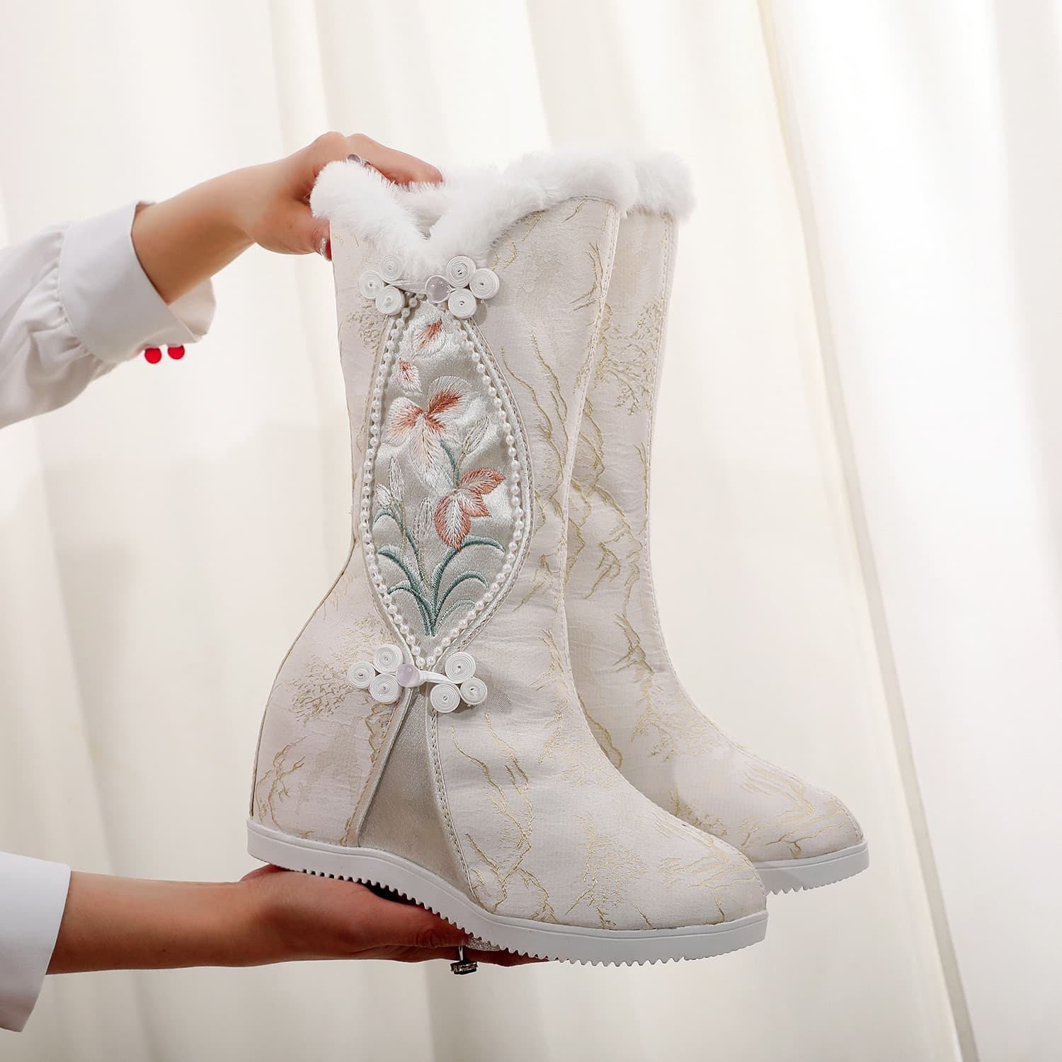 TEMU New Winter Boots For Women Feature A Fleece And Faux Fur Lining, Making Them Stylish Footwear Ideal For Traditional Cultural Events, Pairing With Hanfu, And A Vintage-inspired ., Women Shoes