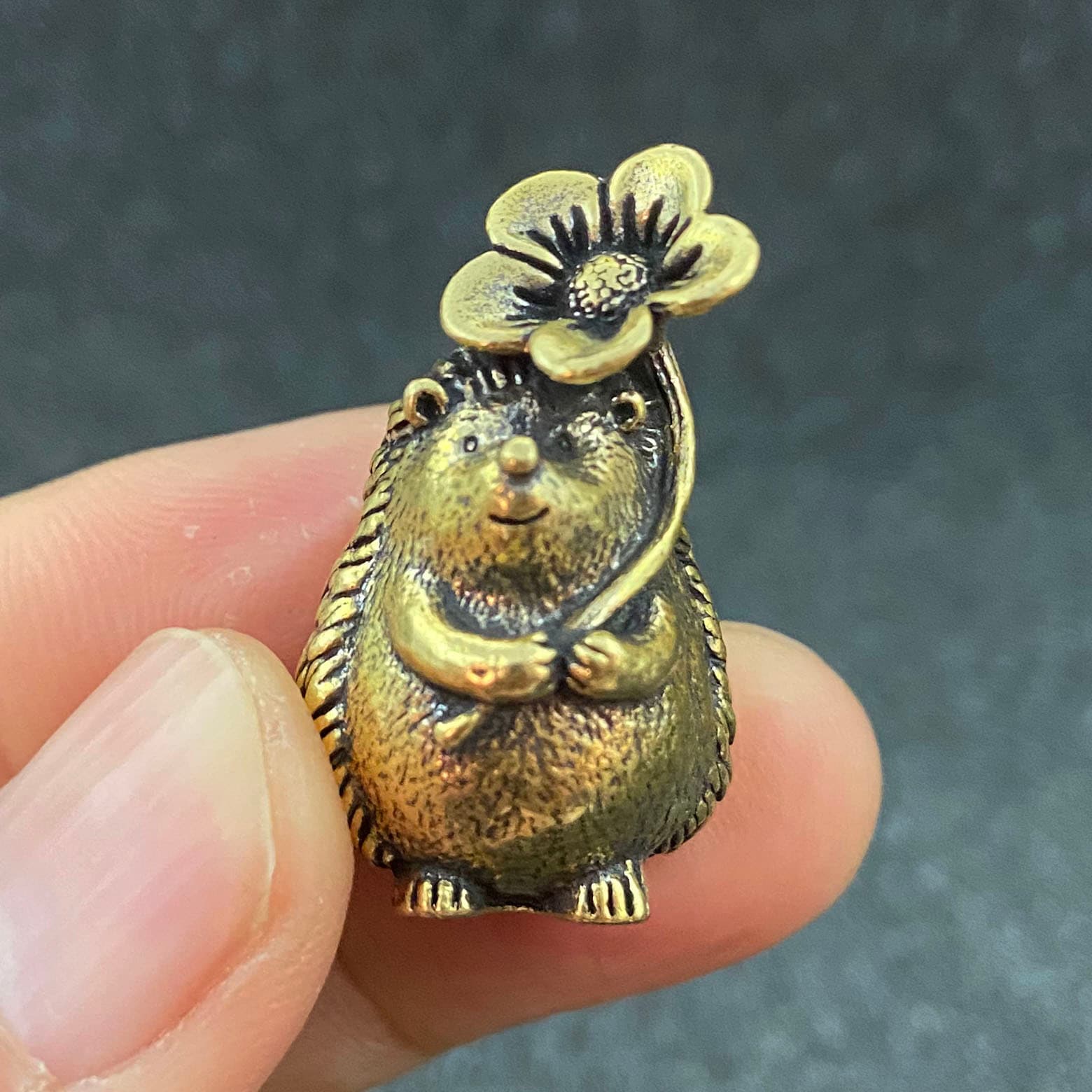 TEMU Collectible Figurines, Brass Hedgehog Statue With | Cute Home Desktop And Office Bookshelf Decoration, Ideal For Gifting And Holiday Decor