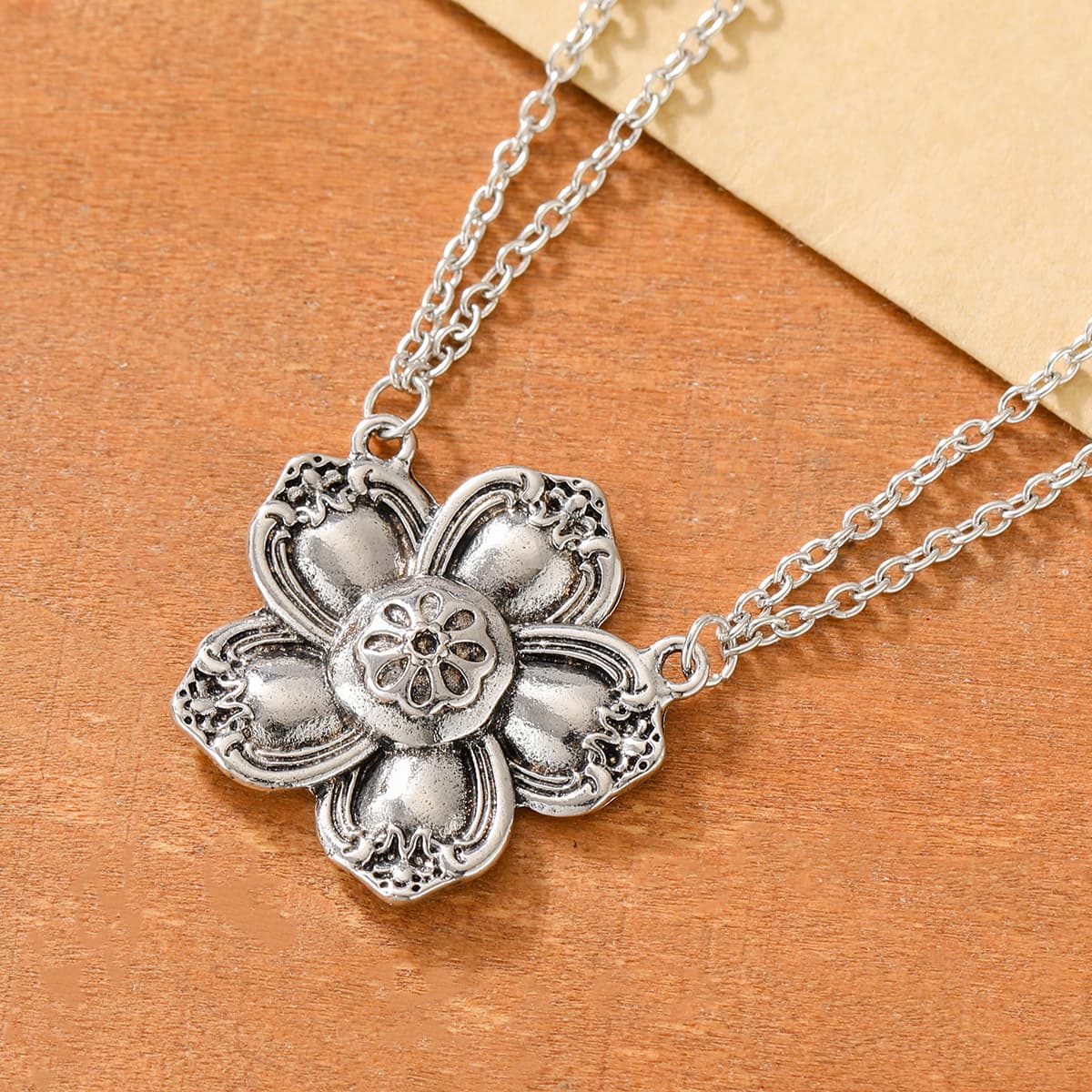 TEMU Women' Bohemian Flower Necklace Vintage Chunky Pendant Suitable For Daily Wear & Jewelry