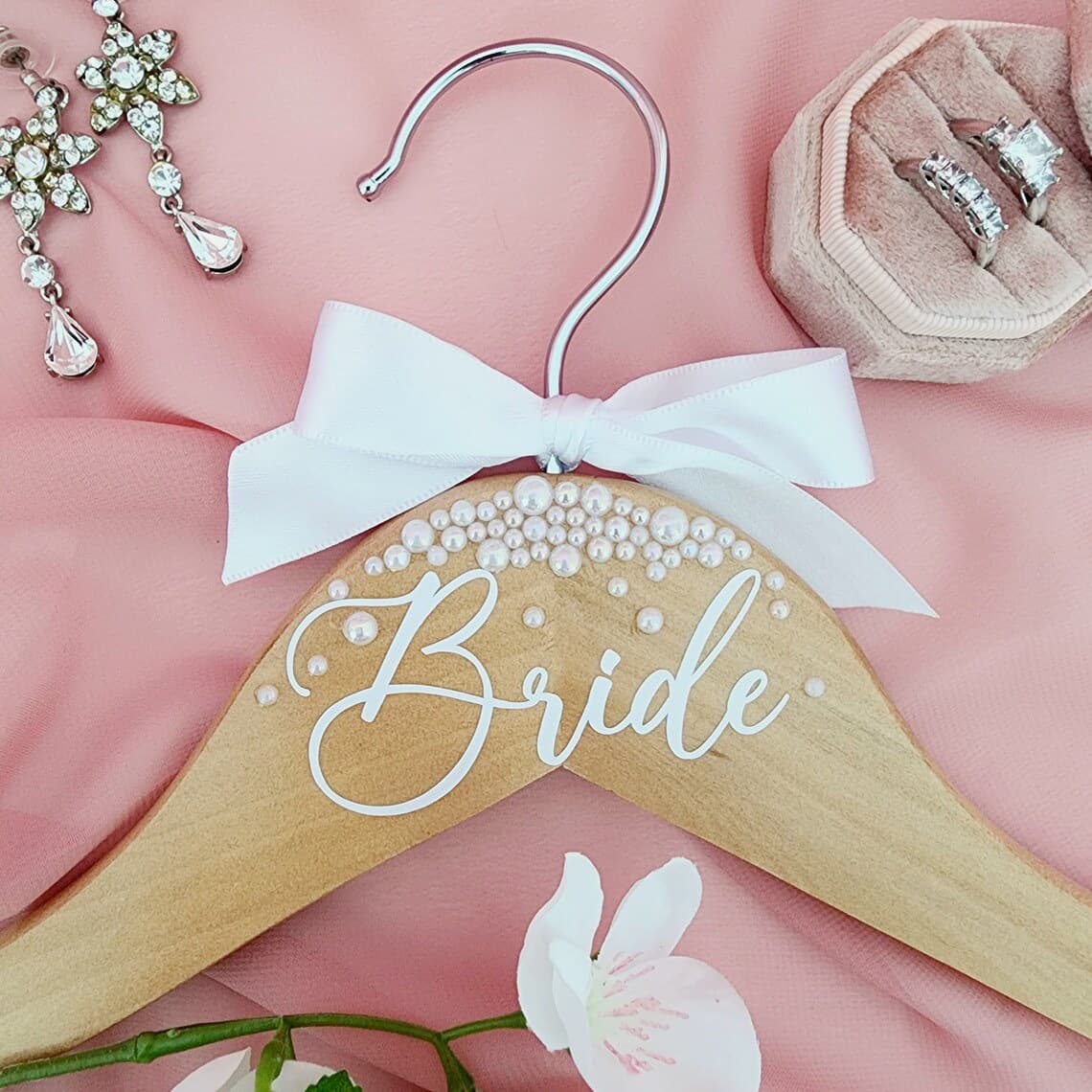 TEMU 2pcs Of Wood Printed Painting Pearl Wedding , , Perfect For Wedding Dress, Wedding Accessories, Couple Clothes Hanger, Perfect For Home Wardrobe Decoration, Holiday Decoration.