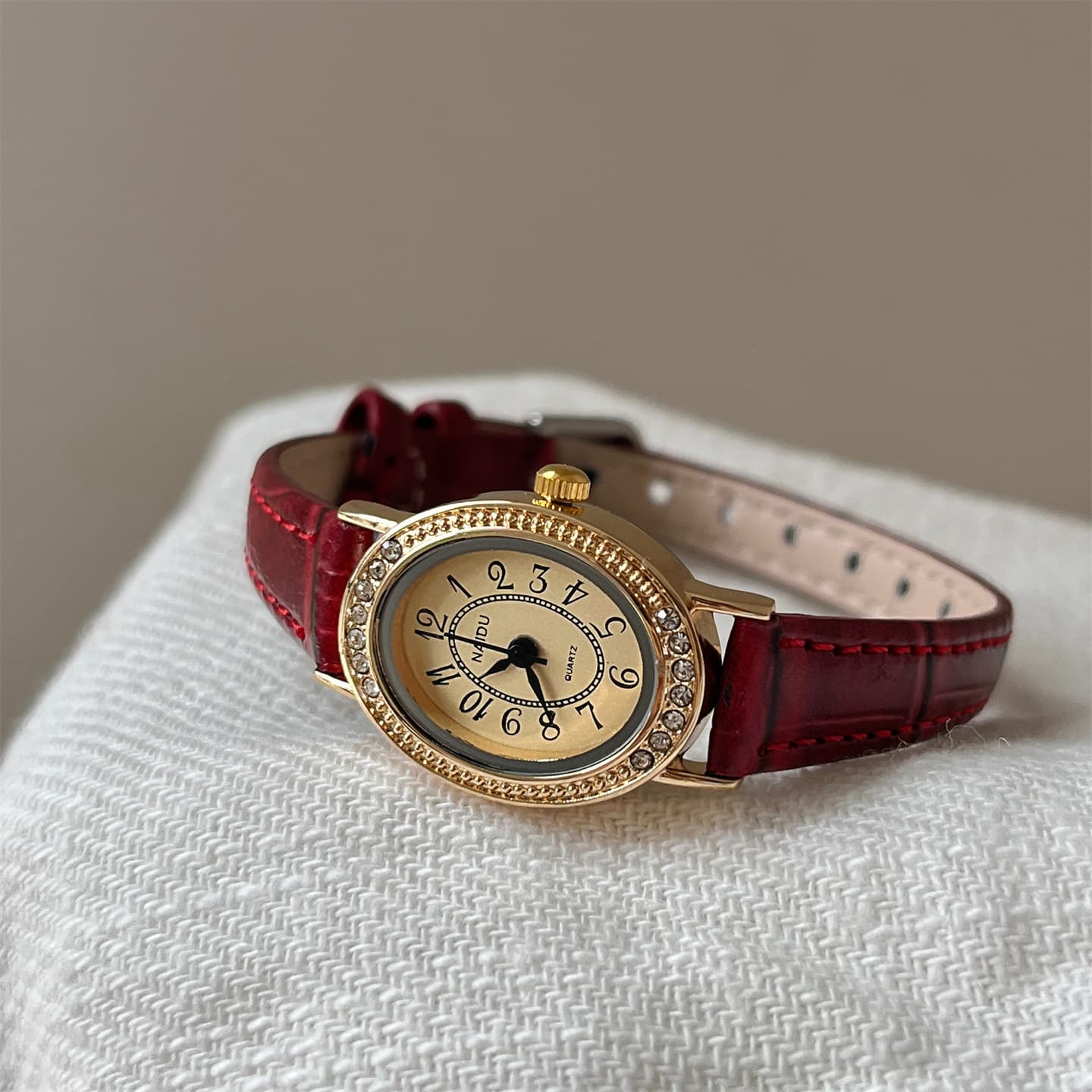 TEMU Elegant Women's Retro Watch With An Oval Dial