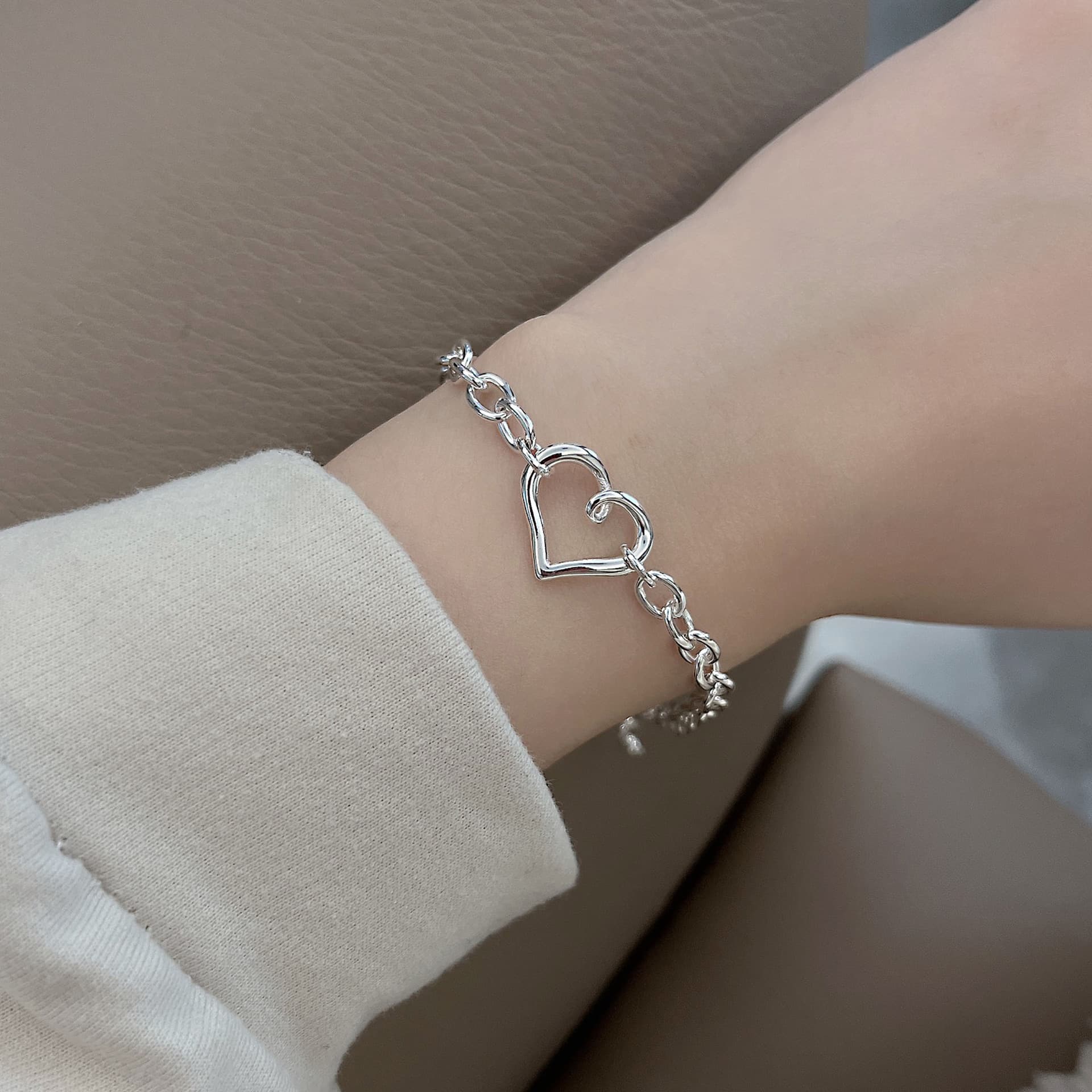 TEMU 1pc S925 Sterling Silvery Minimalist Hollow Heart Bracelet, Niche Design Versatile Jewelry For Women - Low Light Beige Friendly Elegant Fashion Accessory Perfect Gift For , Wedding