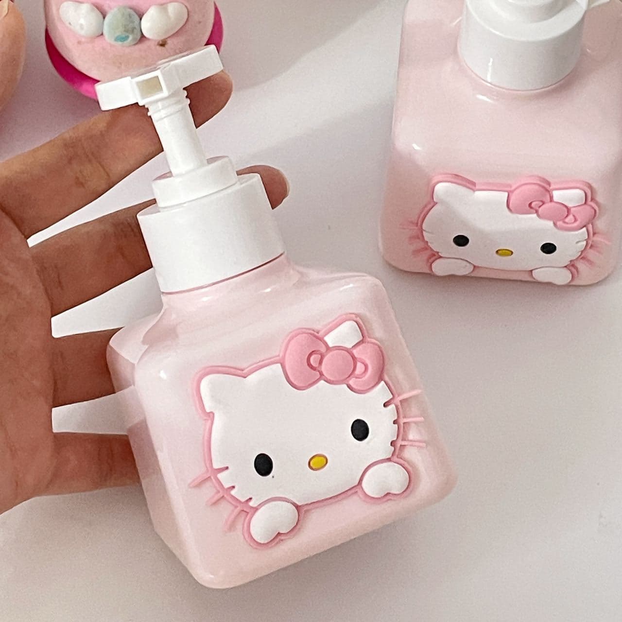 TEMU Bottle-cute Character Design, Cost- Refillable Hand Wash Shower Gel Pump Bottle, Durable Plastic, Portable Home, Travel And Office