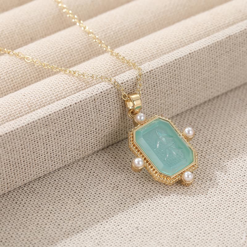TEMU Light Luxury Square Pendant Necklace, Artificial Crystal Jewelry, Feminine Versatile Accessories, Exquisite And Elegant