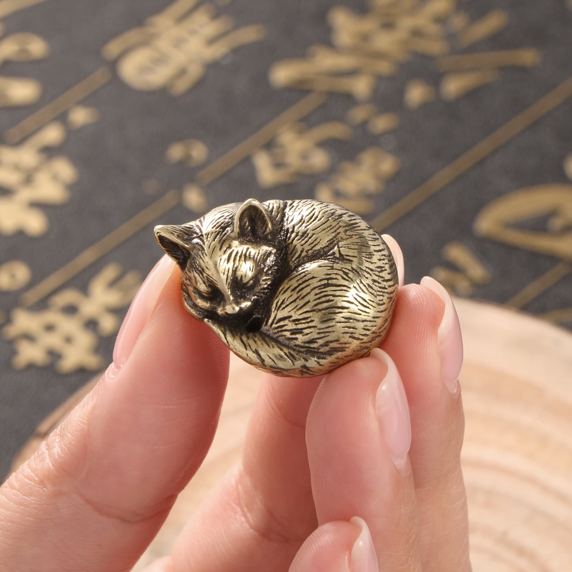 TEMU Collectible Figurines ，solid Copper Carved Cute Cat Handle Ornament, Brass Mini Statue, Desk Pet Decoration, Christmas Decor, Gift For