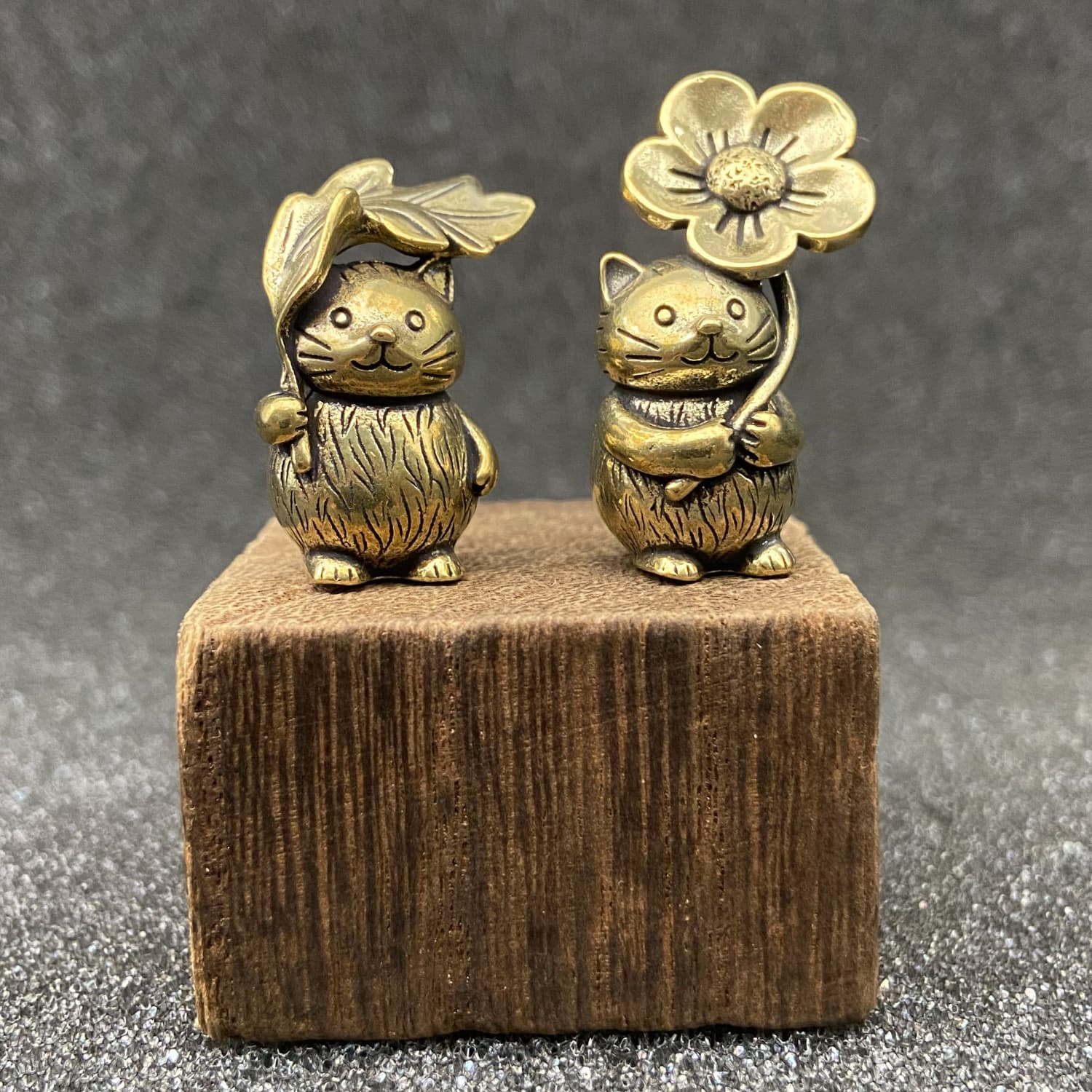 TEMU Vintage Brass Solid Figurine Set, Mini Cute Kitten With Leaves And Flowers Decoration, Vintage Animal Statue Home Desktop Decor, Brass Cat Set, 2pcs Set, Gift For Cat Lovers