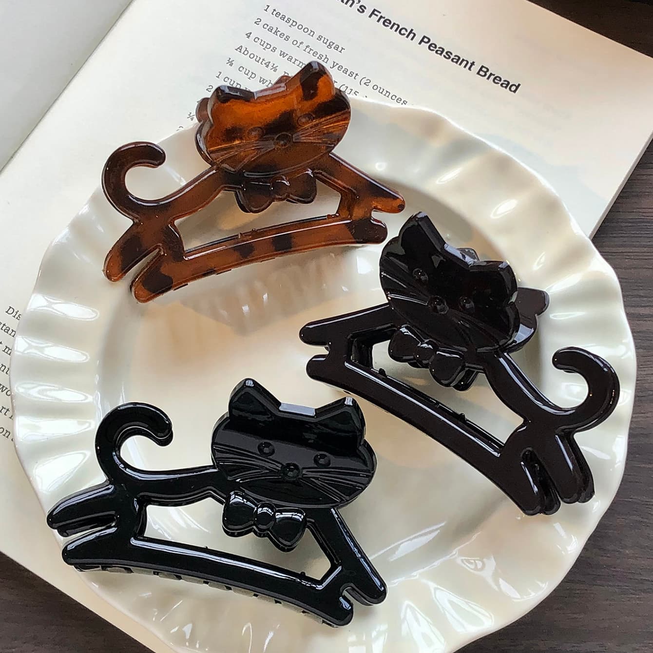 TEMU Set Of 3 Trendy Amber-patterned 3d Cat-shaped Hollow Hair Clips For Women, Perfect For Gently Securing Half-up Hairstyles At The Back Of , A Stylish And Versatile Hair Accessory