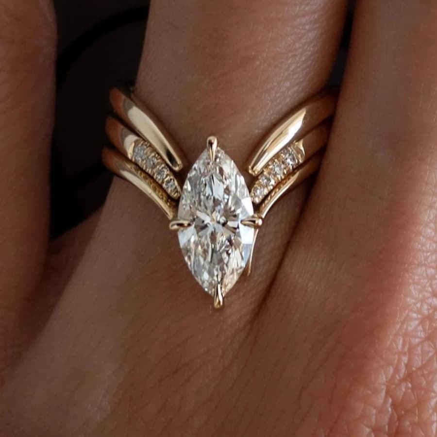 TEMU A Stylish Copper Ring With An Plating, Featuring Shiny Synthetic Zirconia, Designed As An Engagement Ring That , Making It An Ideal Gift For Women Or For Use While Making Phone Calls