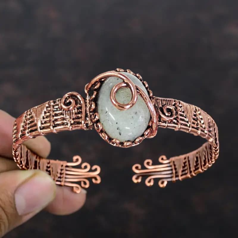 TEMU 1 Beautiful Stylish Vintage Copper Inlaid Synthetic Zirconia Bracelet For Casual Gifting Holiday Gifts.