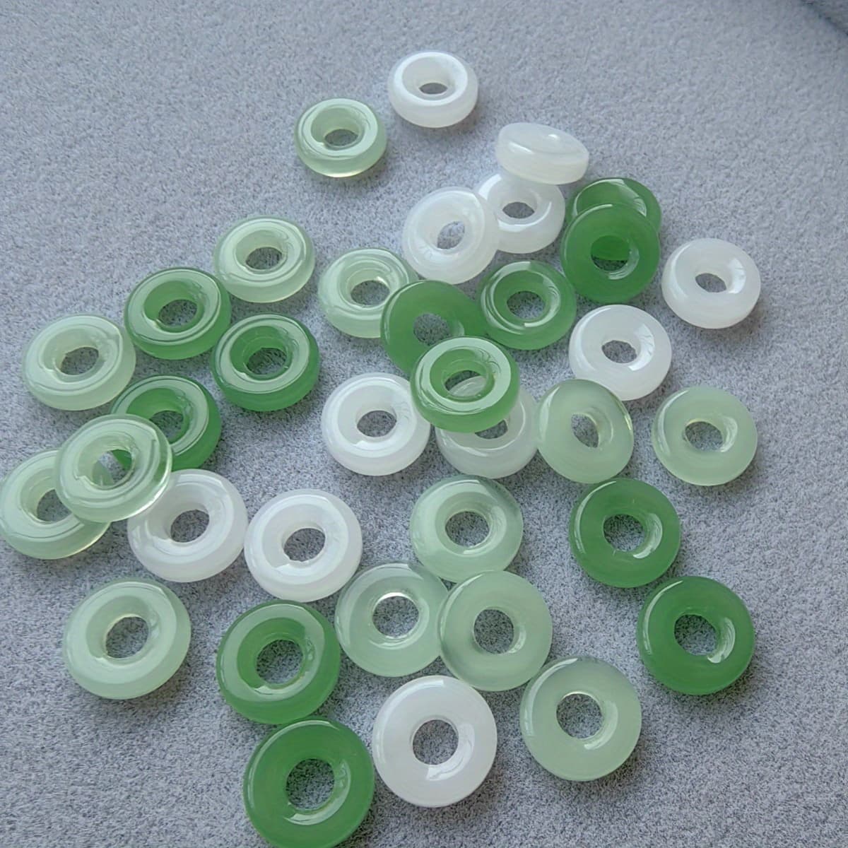 TEMU 30pcs Chinese-style Coin-shaped 12mm Glass Decorative Beads In White/ Light Green/ Dark Green, Suitable For Making Bracelets/ Necklaces/ Earrings/ Phone Charms.