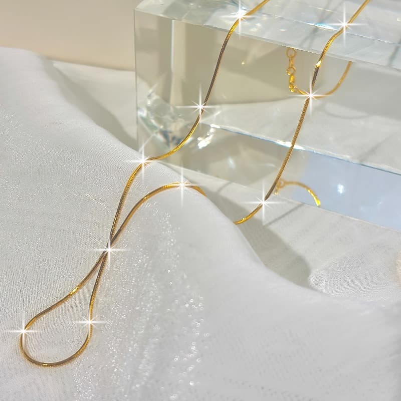 TEMU Exquisite Golden Snake Bone Chain Necklace, 1.0mm Ultra-thin Women's Clavicle Design, Three-dimensional Snake Bone Texture, Versatile , Elegant Accessory, Suitable For Outfits