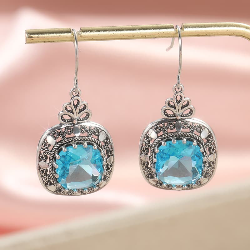 TEMU 1 Pair Of Luxurious Retro Inlaid Synthetic Zirconia Pendant Earrings, Elegant Style Handmade Pattern Hollow Jewelry, Suitable For Attending Wedding Banquets And Parties