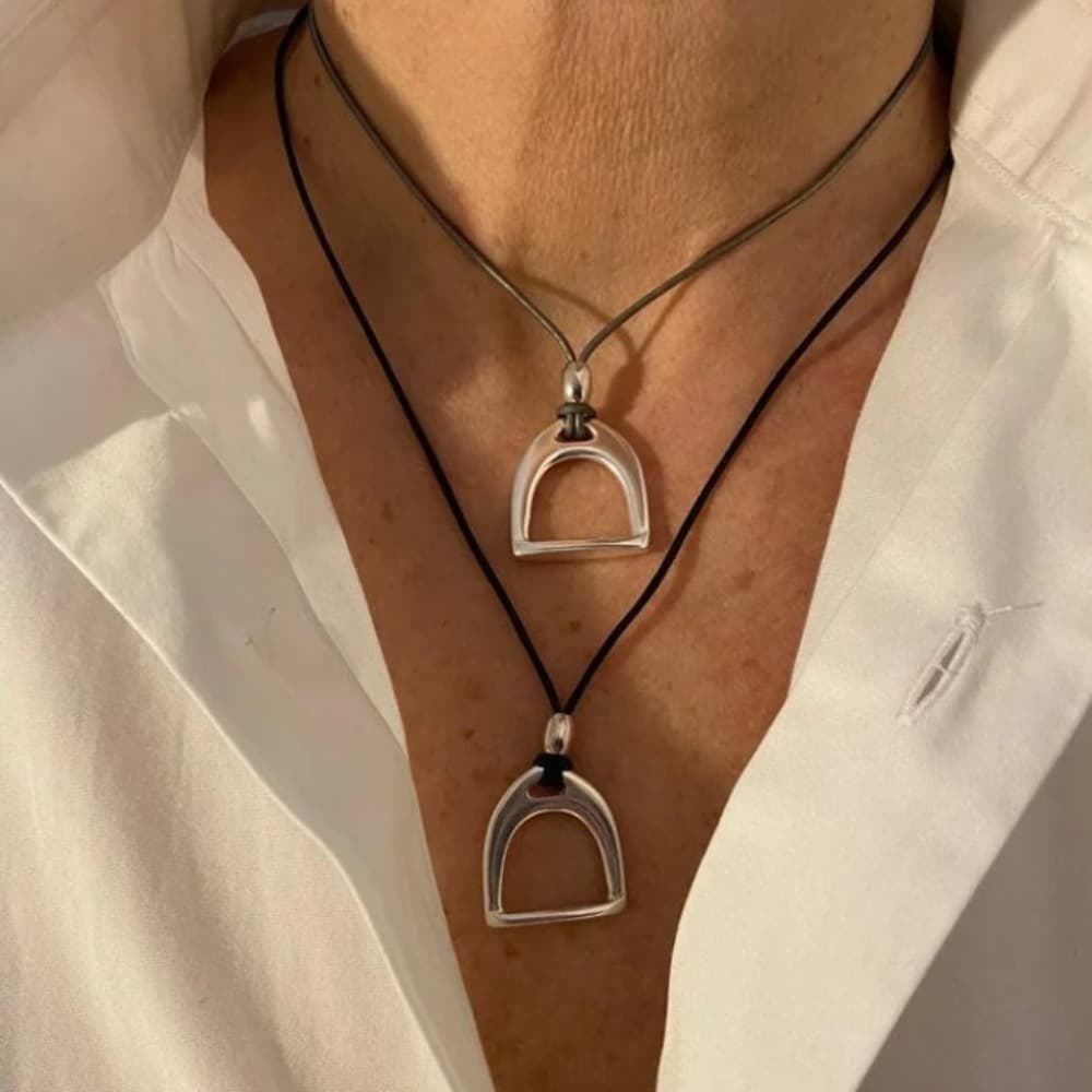 TEMU 1pc Black Rope Women's Extremely Simple Wind Horseshoe Collar Necklace 50+5cm Holiday Wear