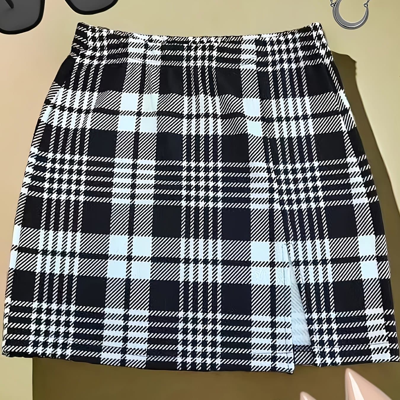 TEMU Elegant Women's High-waisted Skirt - Black & White Check Pattern, Short Length, No Belt, Spring/fall, Stylish Casual Attire, Casual Skirt | Elegant Skirt | Check