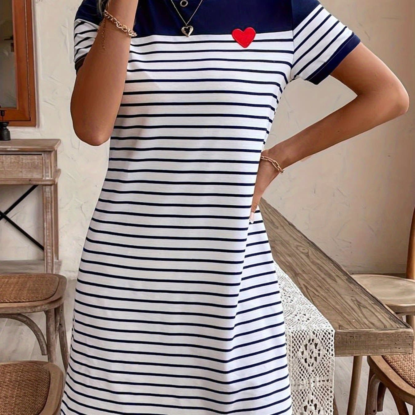 TEMU Short-sleeved Dress, Body Is Black And Shoulders And Neckline Are Dark Blue, And Is Decorated With . Is Easy, Fresh And