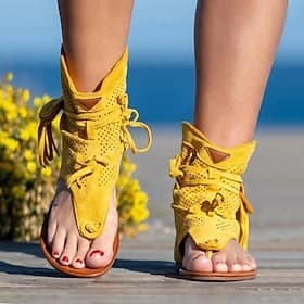 sandales spartiates à lacets en daim jaune pour femme avec un design perforé, idéales pour les sorties d'été et les vacances à la plage