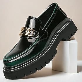 mocassins en similicuir verni vert pour hommes avec détail de chaîne dorée et semelle crantée épaisse – chaussures décontractées modernes pour un style quotidi