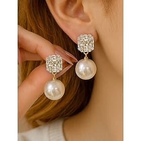 Boucles d'oreilles en perles et strass pour femmes - Boucles d'oreilles à tige en or avec breloque en grappe sur le dessus, bijoux en alliage élégants pour le
