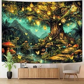 Fantasievoller Wandteppich mit magischem Wald, leuchtenden Riesenbaumlaternen, rotem Pilzwasserfall, Schmetterlingen und mystischer Landschaft – großes Stoffpo